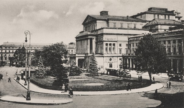 Plac Teatralny z gmachem Teatru Wielkiego autorstwo nieznane 1938