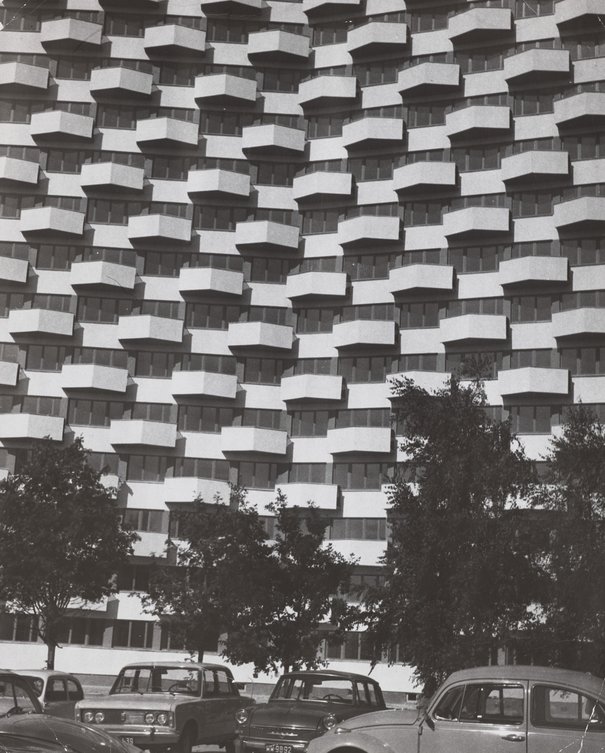 Edward Hartwig, Wieżowiec przy ulicy Górnośląskiej,  po 1974.