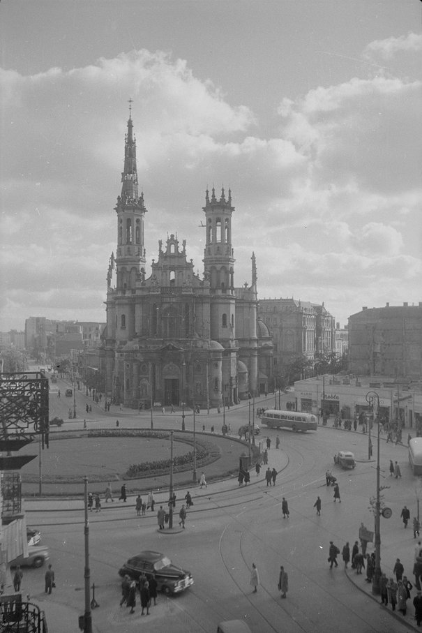 Plac Zbawiciela Jabrzemski, Leonard między 1946 a 1949