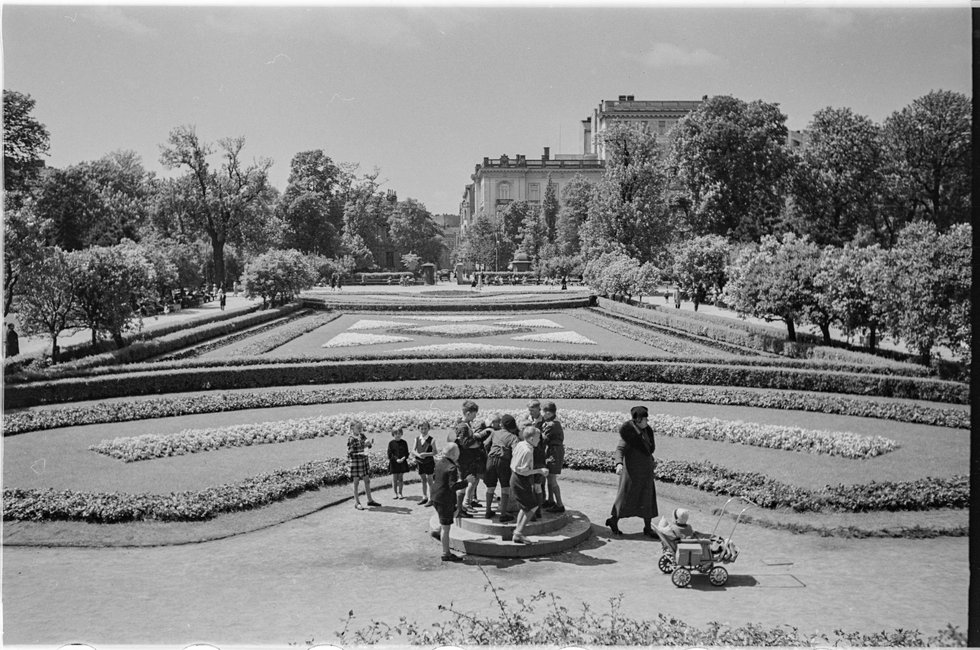 Henryk Poddębski, Zieleniec w Parku Ujazdowskim, 1938