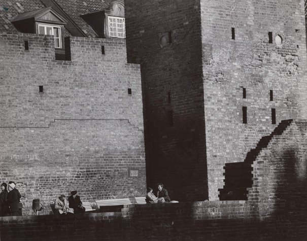 Edward Hartwig, Defensive walls with the Knight Tower, 1970s