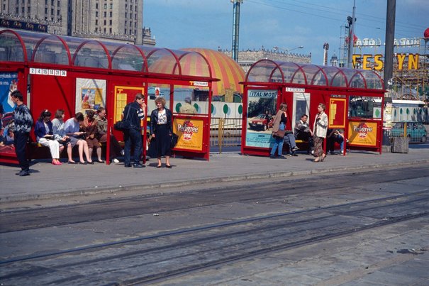 Edward Hartwig, Przystanek tramwajowy przed Pałacem Kultury i Nauki, między 1992 a 1994