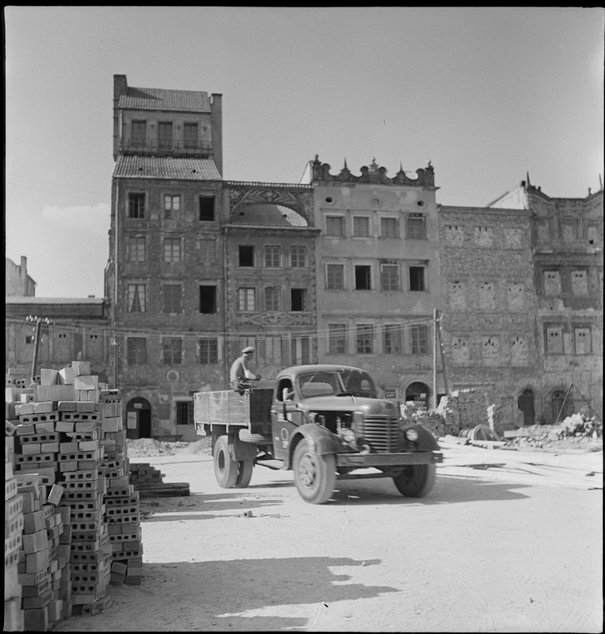 Alfred Funkiewicz,  Rynek Starego Miasta w budowie, strona Dekerta,  1951