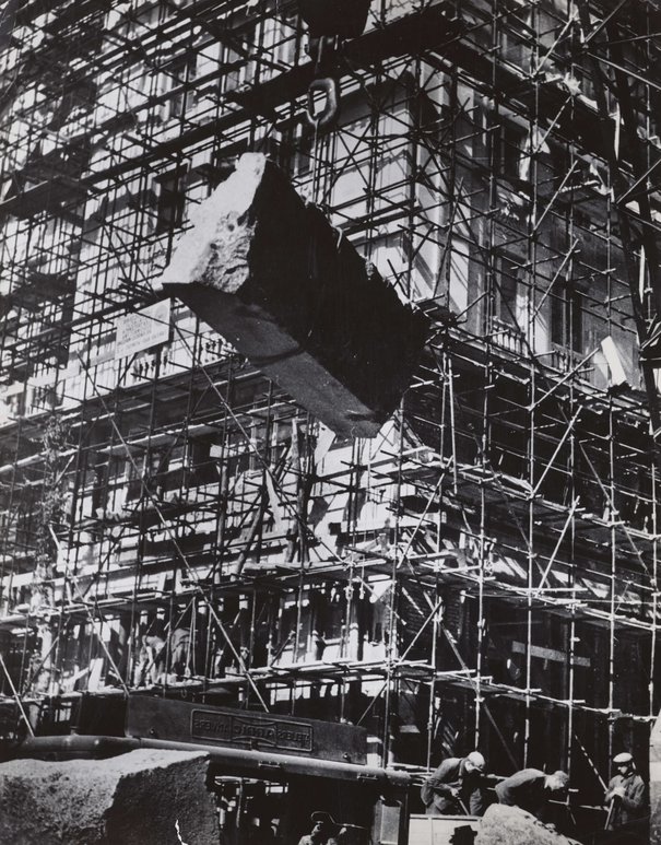 Edward Hartwig, Widok na plac budowy Marszałkowskiej dzielnicy Mieszkaniowej, plac Konstytucji róg Pięknej, 1952