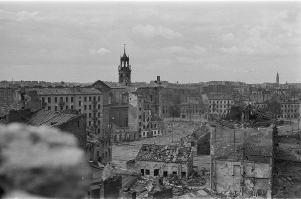 Panorama ruin zabudowy w rejonie placu Grzybowskiego Braun, Sylwester, ps. Kris wrzesień 1944