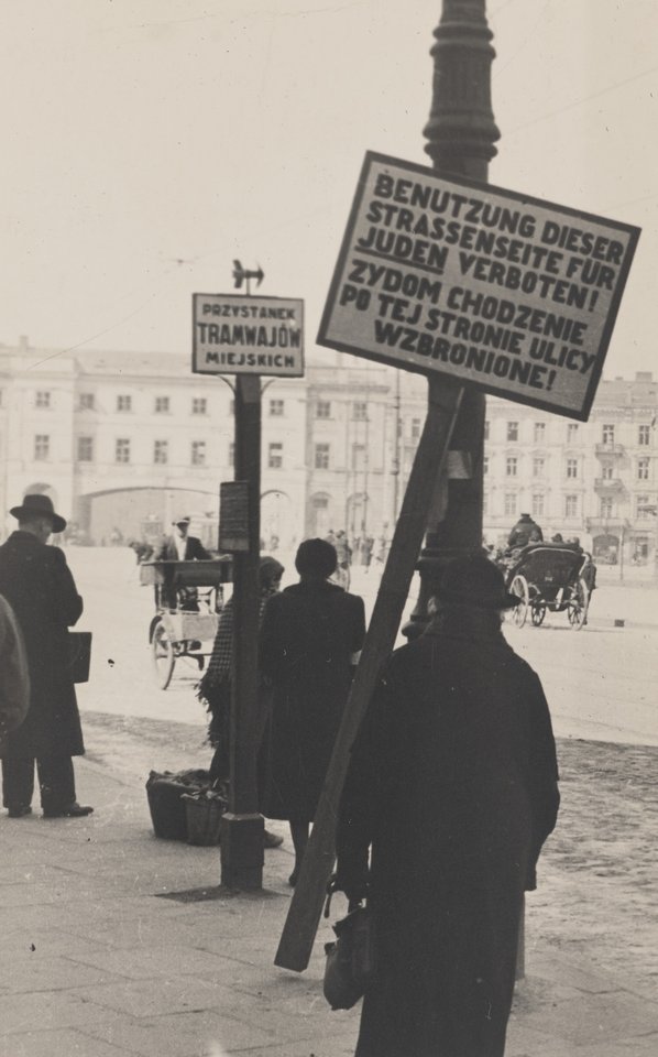 Okupacyjna tablica na placu Krasińskich autorstwo nieznane 1939