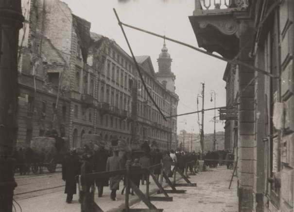 Widok z Nowego Światu w kierunku Krakowskiego Przedmieścia Hierowski, Zbigniew Witold ? październik 1939, ? listopad 1939