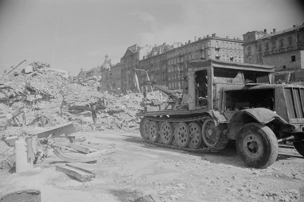 Wywożenie gruzu Dworca Głównego Jabrzemski, Leonard 2. poł. lat 40. XX w.