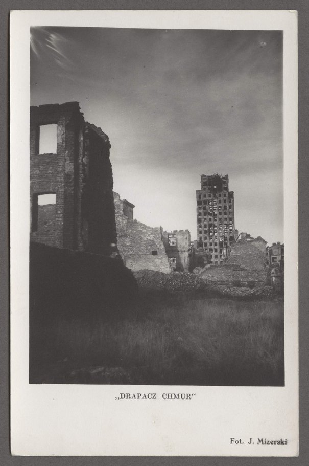 Jerzy Mizerski, Ruiny zabudowy przy ulicy Świetokrzyskiej i zniszczony gmach TU 'Prudential', 1945