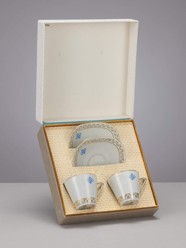 Fabryka Porcelany Wawel, Zestaw reklamowy Polfy - pudełko z dwiema filiżankami i dwoma spodkami, po 1953