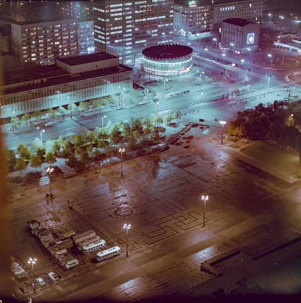 Widok z Pałacu Kultury i Nauki na Plac Defilad i skrzyżowanie Marszałkowskiej z Alejami Jerozolimskimi Hartwig, Edward między 1968 a 1969