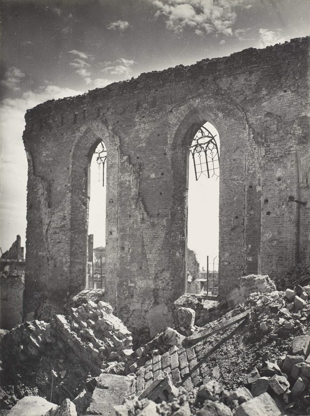 Czesław Olszewski,  Ruiny katedry św. Jana Chrzciciela, ulica Świętojańska, 1945