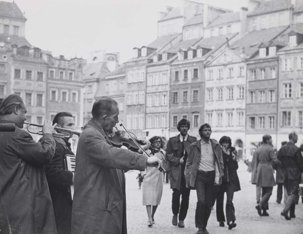 Edward Hartwig, Uliczna orkiestra na Rynku Starego Miasta, przed 1970