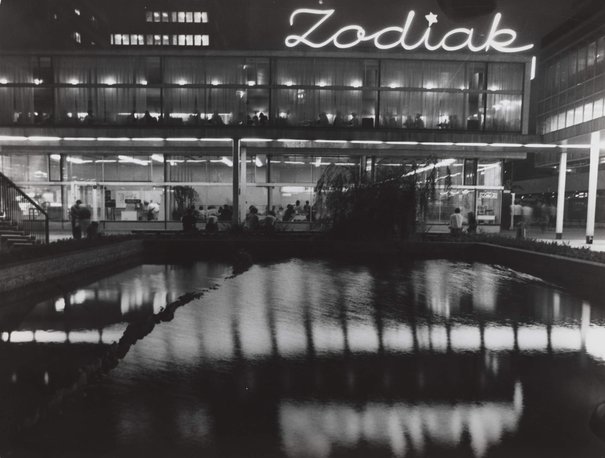 Edward Hartwig, Zodiak Bar at night, 1970s