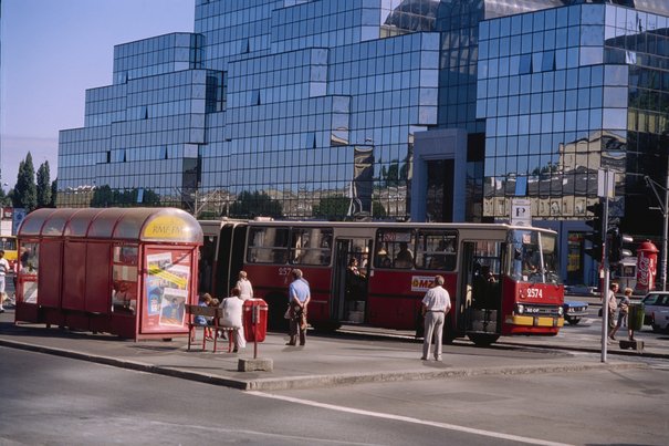 Plac Bankowy, widok w stronę Błękitnego Wieżowca Hartwig, Edward lata 90. XX w.