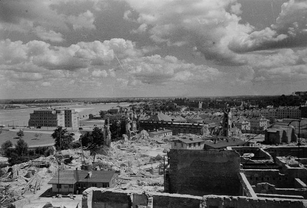 Ruiny Zamku Królewskiego i panorama osiedla na Mariensztacie Jabrzemski, Leonard 1949