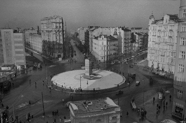 Plac Unii Lubelskiej, widok z góry z budynku Puławska 1A na rogatkę wschodnią u wylotu ulicy Klonowej