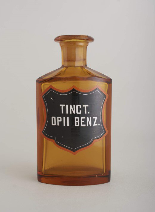 Butelka z korkiem 'TINCT. OPII BENZ.', XX w.