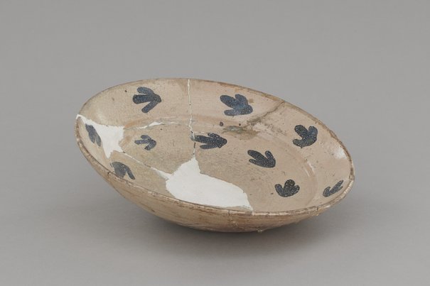 Talerz pseudomajolikowy, między 1650 a 1750,