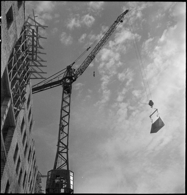Edward Hartwig, Reconstruction - crane, 1950s