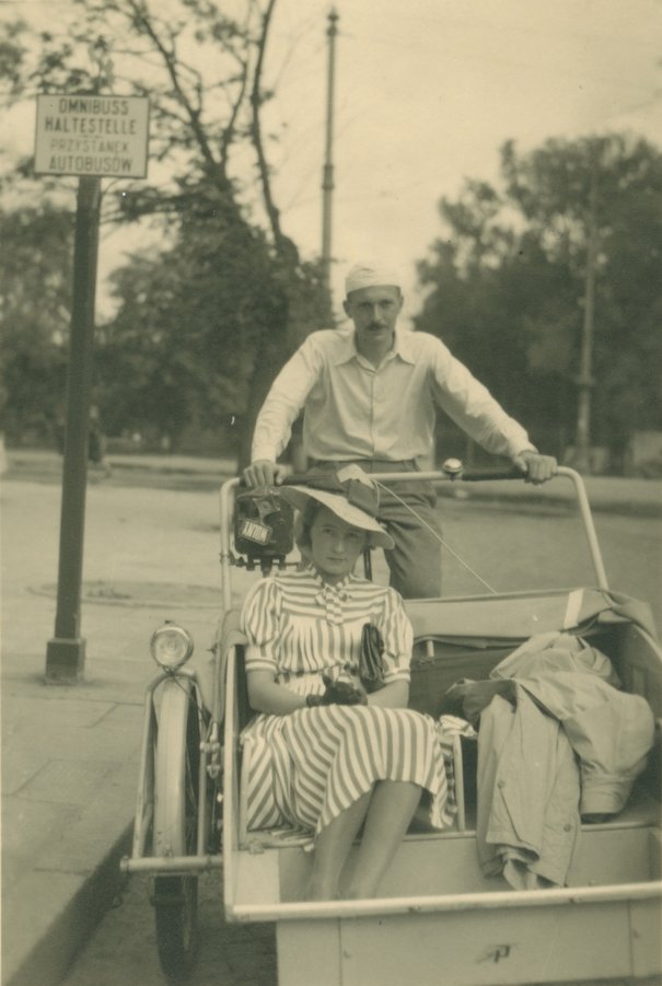 Portret Jadwigi Arciszewskiej w rikszy autorstwo nieznane 1940