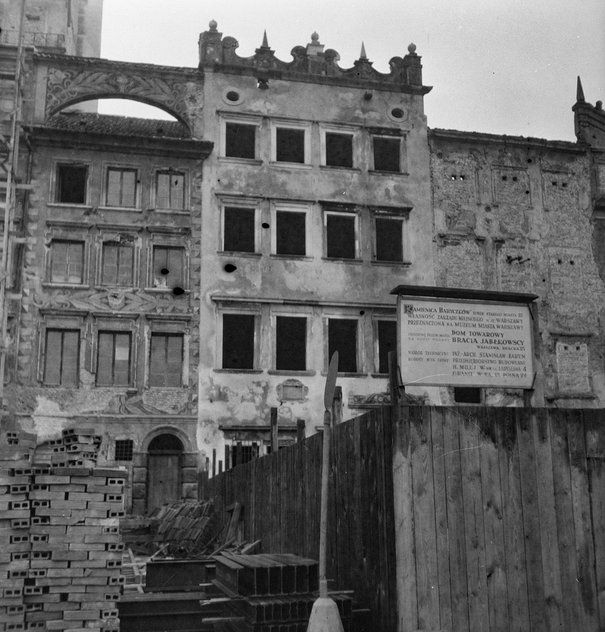 Adam Słomczyński, Odbudowa kamienic Kleinpoldowskiej, Baryczków i Kazubowskiej na Rynku Starego Miasta, 2 stycznia 1949