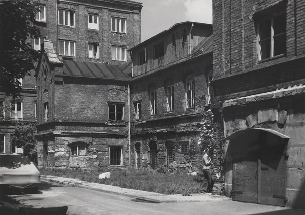 Leonard Sempoliński, Dawny pawilon oświatowy Kolonii Wawelberga przy ulicy Górczewskiej 5/9, 06.1977