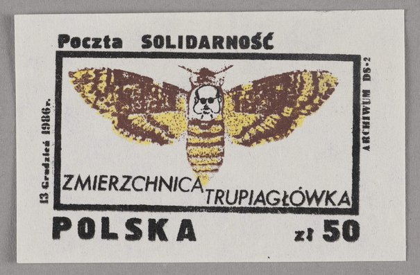 Znaczek okolicznościowy o wartości 50 złotych, wydany przez Pocztę 'Solidarność', w V - tą rocznicę ogłoszenia stanu wojennego w Polsce, na którym znalazł się wizerunek owada nazwanego 'ZMIERZCHNICA TRUPIAGŁÓWKA', 13 grudzień 1986