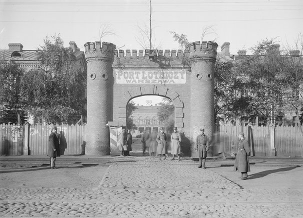 Brama koszar mokotowskich