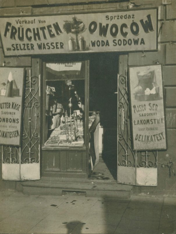 Witryna sklepu przy ulicy Długiej Max Friederichsen między 1916 a 1918