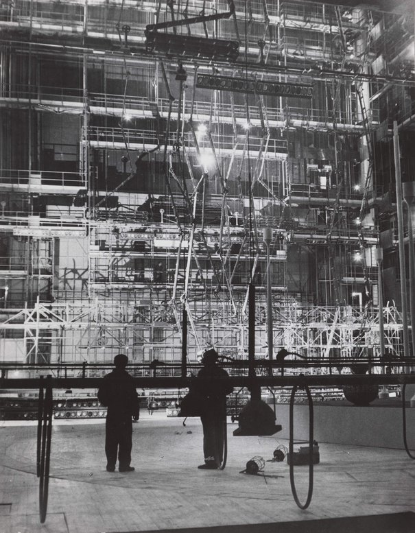 Edward Hartwig, Widok wnętrza sceny Teatru Wielkiego Opery Narodowej przy placu Teatralnym 1, 1965 - 1975