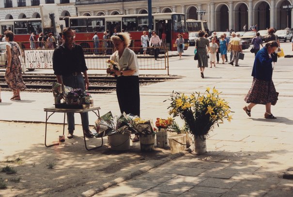 Plac Bankowy - uliczna sprzedaż kwiatów Braun, Sylwester, ps. Kris 1993