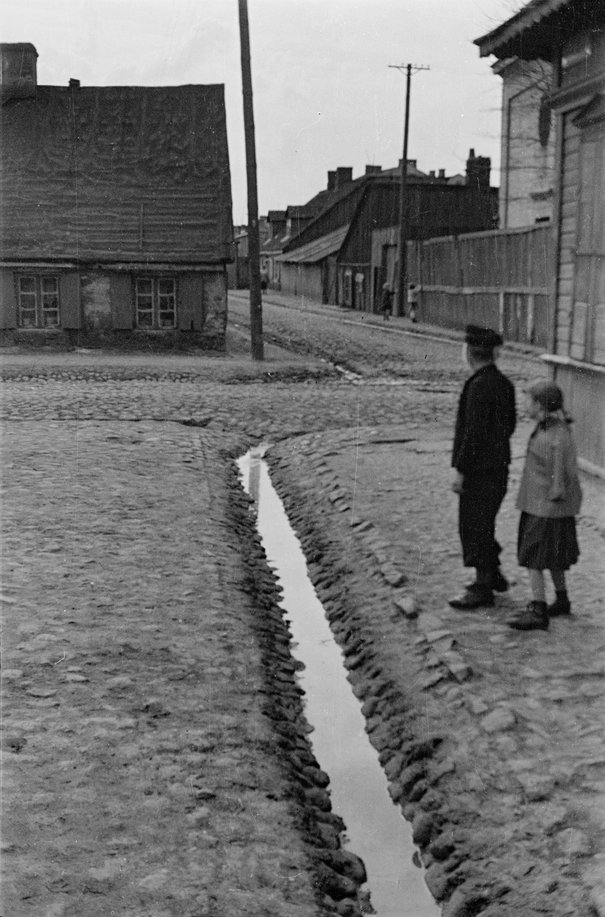 Aleksander Minorski, Skrzyżowanie ulic Kacpra Karlińskiego i Józefa Sowińskiego na Woli, 1934